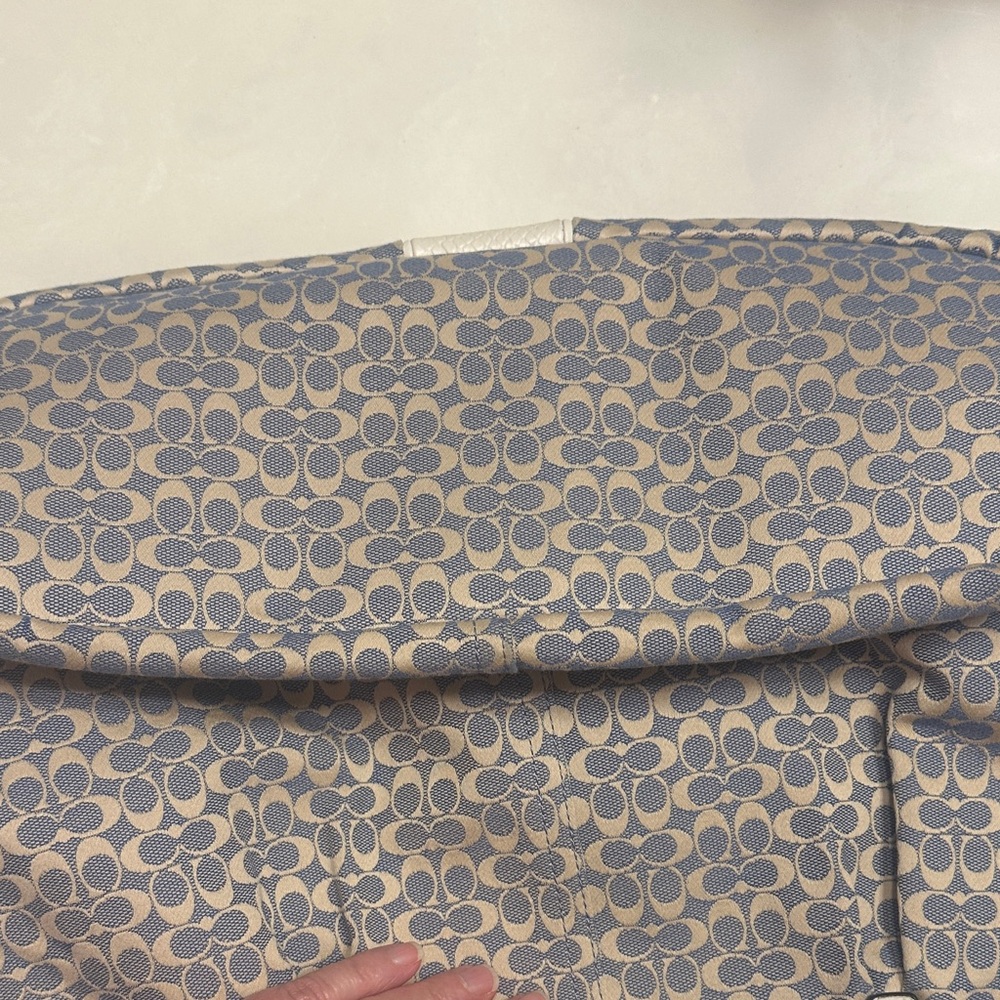 Coach Women's Shoulder Bag - Picture 4 of 9